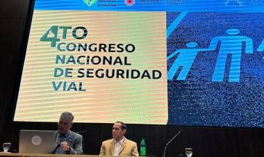 Ignorar el conocimiento, el trabajo en tu propia casa y mesa legislativa 